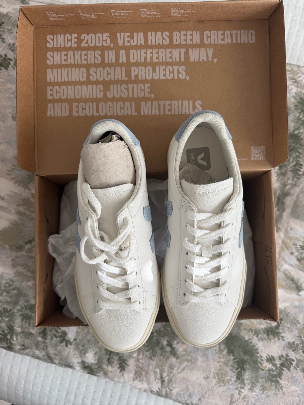 Veja Campo Sneakers in White with Light Blue V - Picture 2 of 7